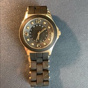 Marc Jacobs Women's MBM2540 'Pelly (Small)